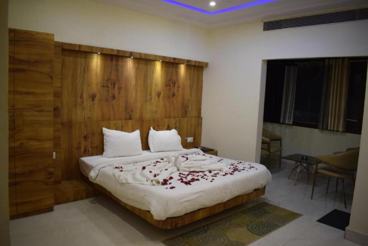 Hotel The Hills, Ambikapur ภายนอก รูปภาพ