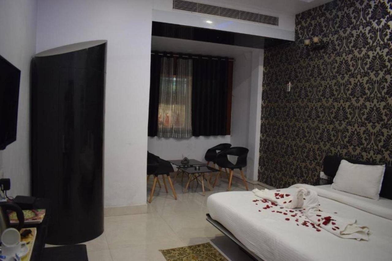 Hotel The Hills, Ambikapur ภายนอก รูปภาพ